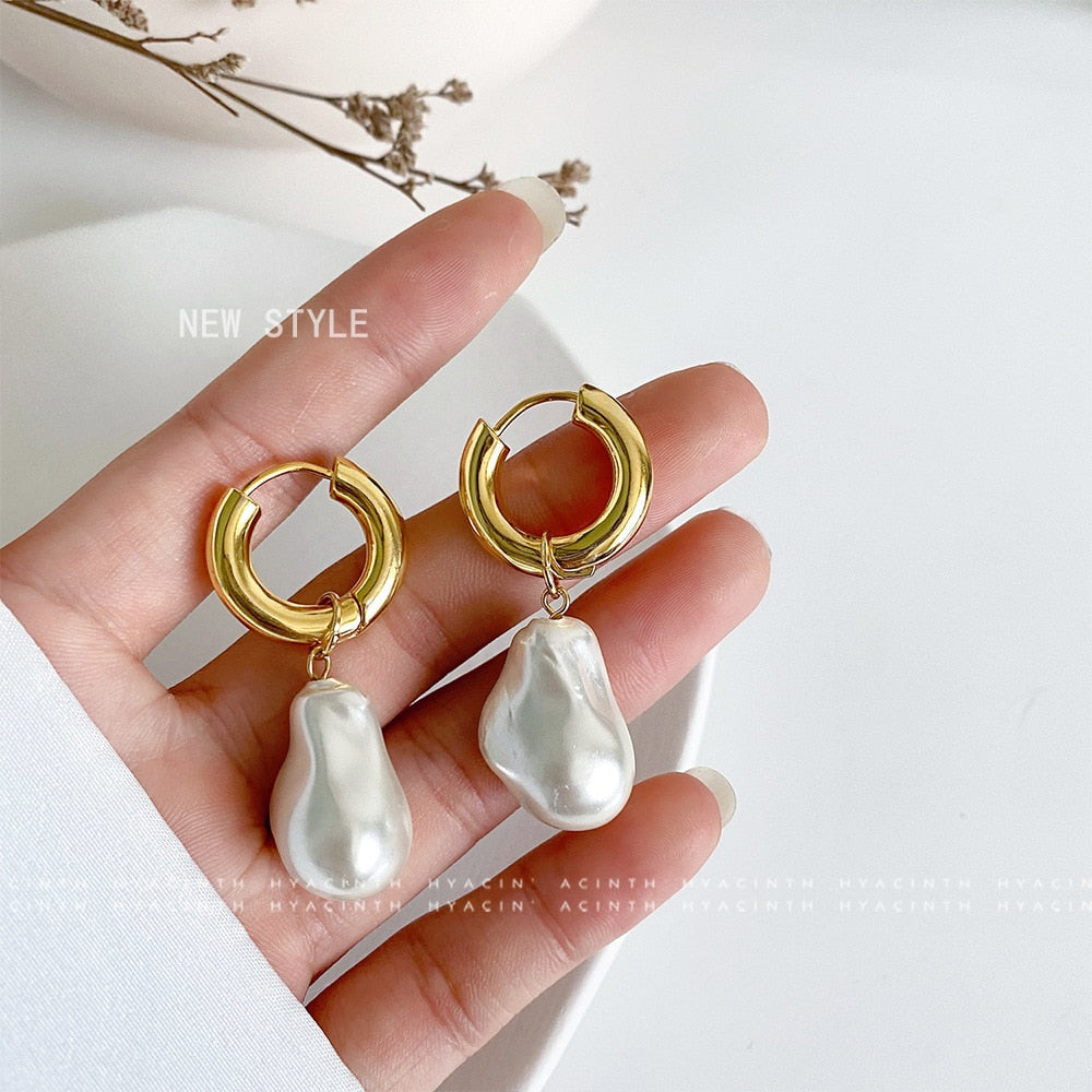 Aussagekräftige minimalistische Ohrringe in Gold- und Silberfarben mit gemischten massiven Herzanhängern - Street-Style-Koreanischer Modeschmuck