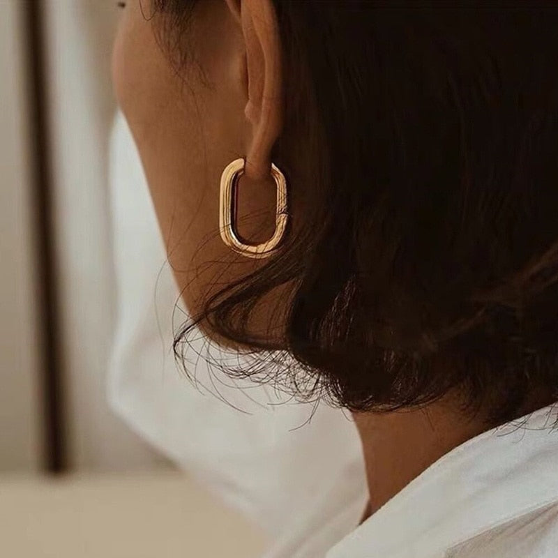 Aussagekräftige minimalistische Ohrringe in Gold- und Silberfarben mit gemischten massiven Herzanhängern - Street-Style-Koreanischer Modeschmuck